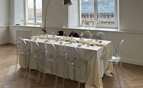 Арендовать Statement(Заявление). Особняк XIX века с лепниной и каминами