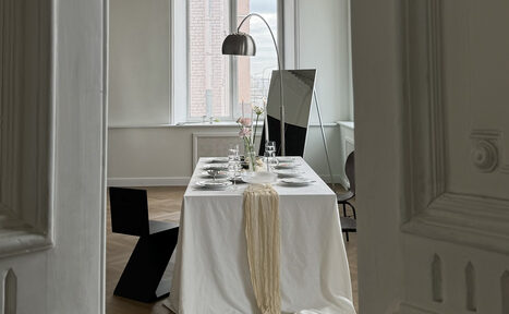 Арендовать Statement(Заявление). Особняк XIX века с лепниной и каминами