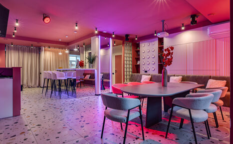 Арендовать Лофт МОЙ ПЕРВЫЙ. Стильный зал с неоном