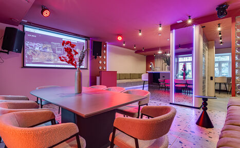 Арендовать Лофт МОЙ ПЕРВЫЙ. Стильный зал с неоном