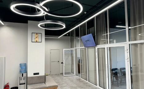 Арендовать Современный светлый офис с мебелью