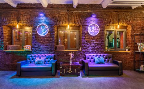 Арендовать Исторический лофт эпохи Российской Империи с летней верандой