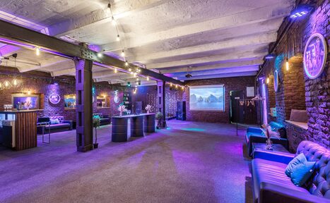 Арендовать Исторический лофт эпохи Российской Империи с летней верандой