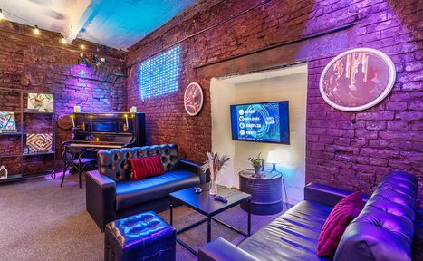 Арендовать Исторический лофт эпохи Российской Империи с летней верандой