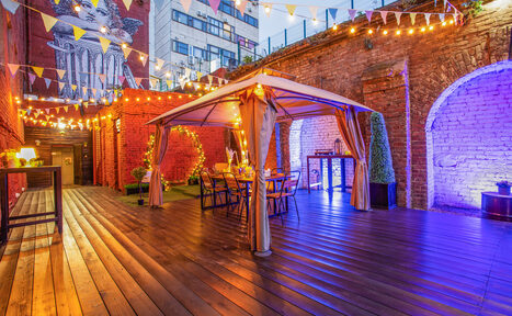 Арендовать Исторический лофт эпохи Российской Империи с летней верандой