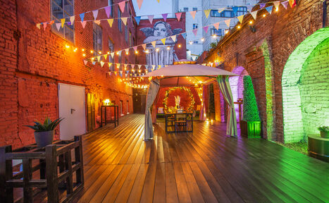 Арендовать Исторический лофт эпохи Российской Империи с летней верандой