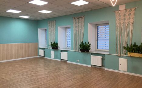 Арендовать Большой зал №4 площадью 55 м.кв. с растениями 