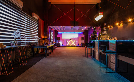 Арендовать Панорамный лофт с выходом на крышу