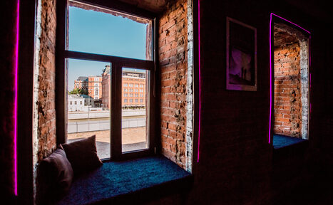 Арендовать Loft Umaker Gallery Rooms (Лофт Юмейкер Гэллери Румс)