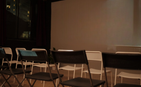 Арендовать Лофт с экраном во всю стену