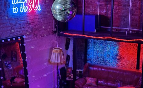 Арендовать Лофт ИЗНАНКА. Зал ЛИХИЕ 90-е