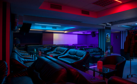 Арендовать F-Lounge Лофт с кальянами и диванами