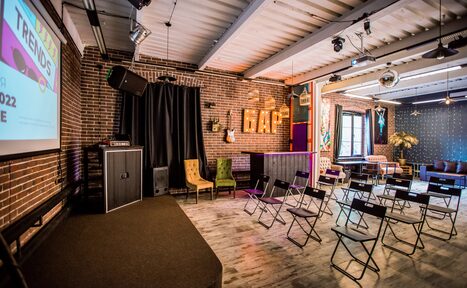 Арендовать Лофт Комод. Уютный лофт со сценой, караоке и барбекю