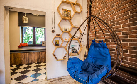 Арендовать Лофт Комод. Уютный лофт со сценой, караоке и барбекю