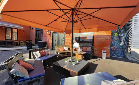 Арендовать Лофт Комод. Уютный лофт со сценой, караоке и барбекю