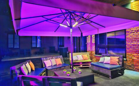 Арендовать Лофт Комод. Уютный лофт со сценой, караоке и барбекю