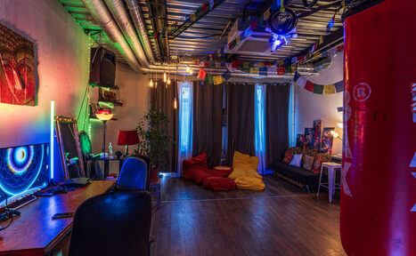 Арендовать Лофт-апартаменты с кухней и душем 