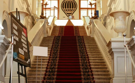 Арендовать Двухэтажный зал в английском стиле