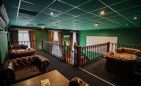 Арендовать Двухэтажный зал в английском стиле