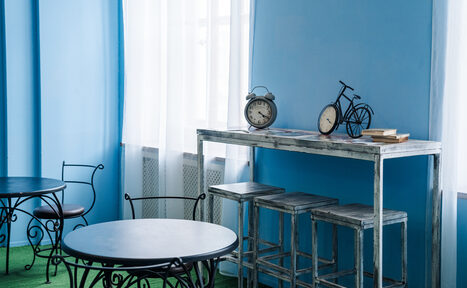 Арендовать Воздушный и светлый зал в прованском стиле