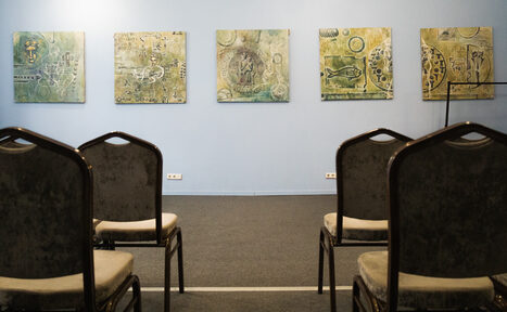 Арендовать Воздушный и светлый зал в прованском стиле