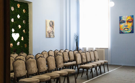 Арендовать Воздушный и светлый зал в прованском стиле