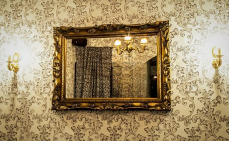 Арендовать ДОУТРА.RU Комната для встреч с яркими креслами