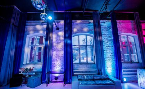 Арендовать Дизайнерский особняк с панорамным остеклением