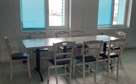 Арендовать Зал в бело-бирюзовых тонах