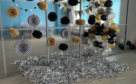 Арендовать Зал в бело-бирюзовых тонах