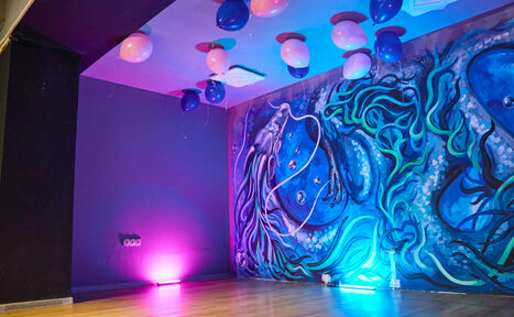 Арендовать Пространство антикафе с большим экраном