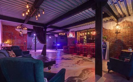 Арендовать Agnostic Loft. Лофт с верандой 