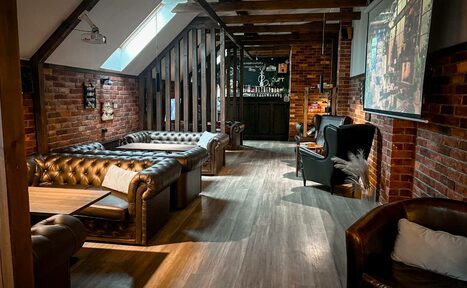 Арендовать Cosa Nostra. Лофт с караоке и приставками