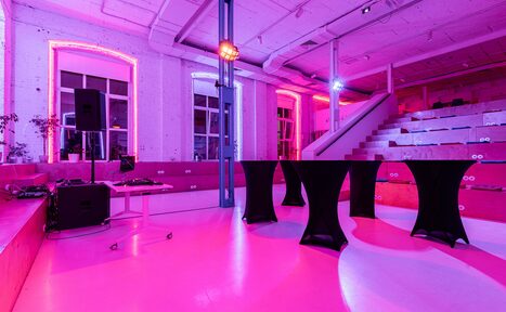 Арендовать Лофт IDEALISTA. Просторный двухуровневый лофт