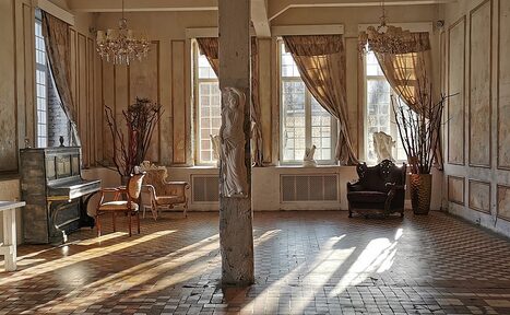 Арендовать Graf-Studio. Светлый стилизованный лофт