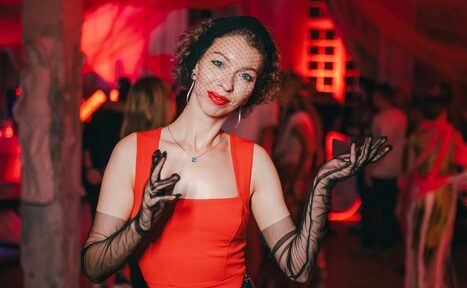 Арендовать Graf-Studio. Светлый стилизованный лофт