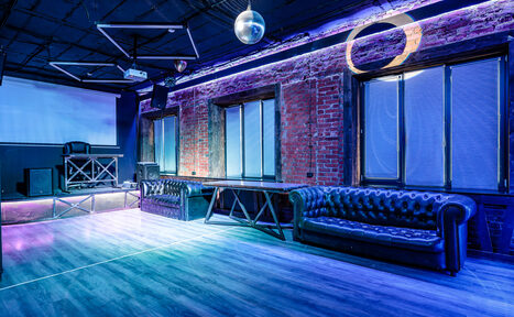 Арендовать Space Loft Лофт-пространство с неоновой подсветкой