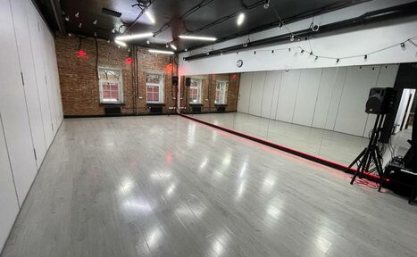 Арендовать Темный зал