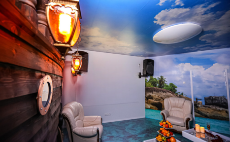 Арендовать Kino Leto Стилизованный зал с большим экраном