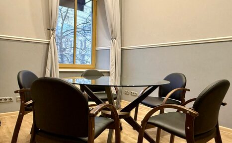 Арендовать Переговорная комната на 6 человек