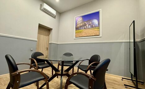 Арендовать Переговорная комната на 6 человек