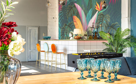 Арендовать Стилизованный лофт с высокими потолками и верандой