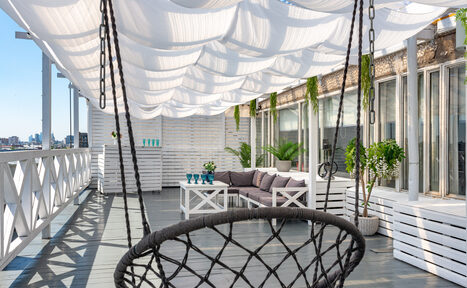 Арендовать Стилизованный лофт с высокими потолками и верандой