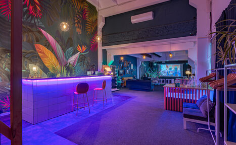 Арендовать Стилизованный лофт с высокими потолками и верандой