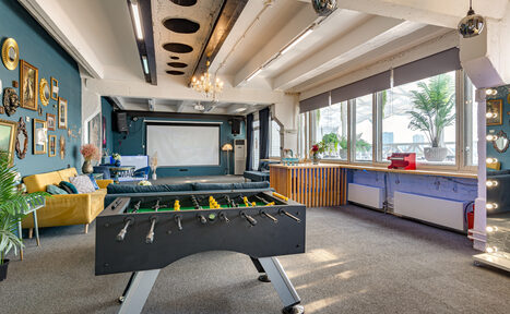 Арендовать Стилизованный лофт с высокими потолками и верандой