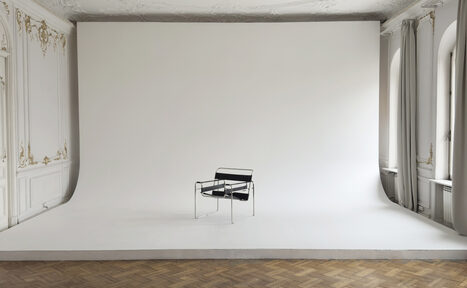 Арендовать Большой светлый зал в классическом стиле с камином