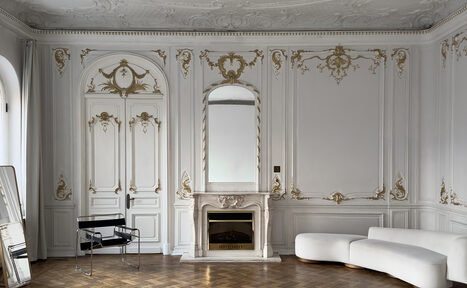 Арендовать Большой светлый зал в классическом стиле с камином