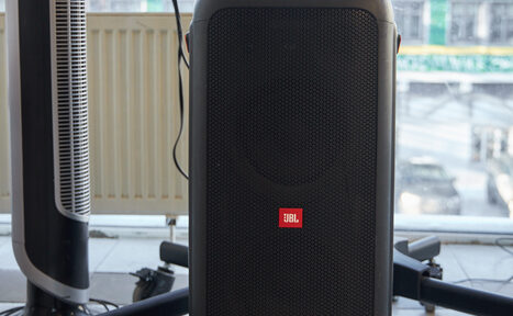 Арендовать Светлый лофт со светомузыкой и барной стойкой