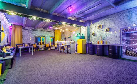 Арендовать Уютный лофт с яркими акцентами с летней верандой