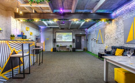 Арендовать Уютный лофт с яркими акцентами с летней верандой